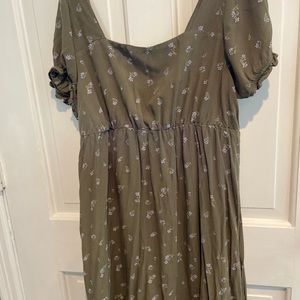 Lovely empire waist dress in green floral